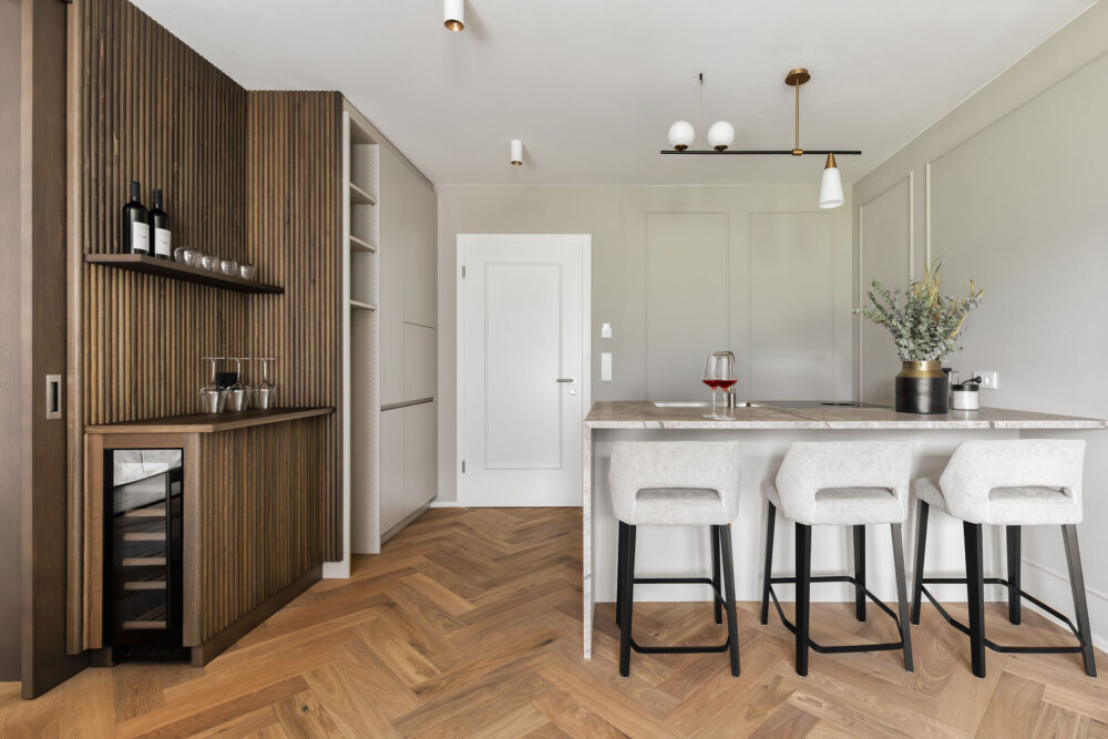 Lingers | Suites & Residence