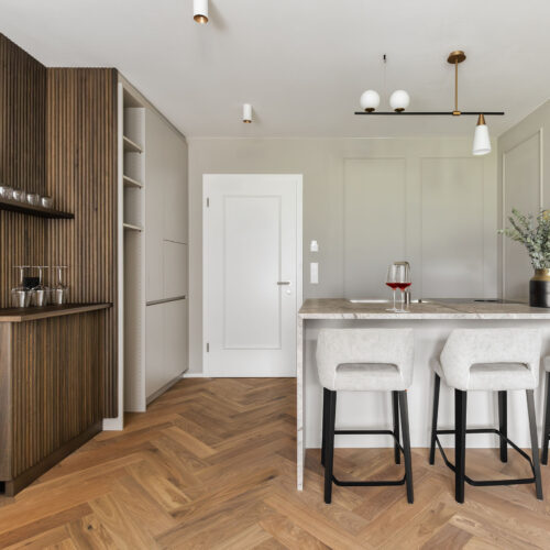 Lingers | Suites & Residence